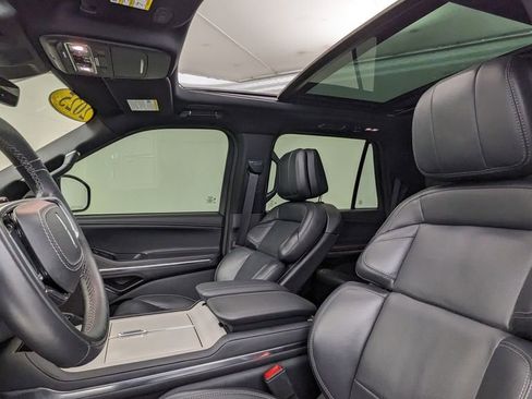 Used 2025 Lincoln Navigator Reserve w/ Jet Appearance Package AWD/4WD image 3