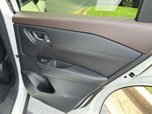 Used 2023 Nissan Rogue SL AWD/4WD image 15