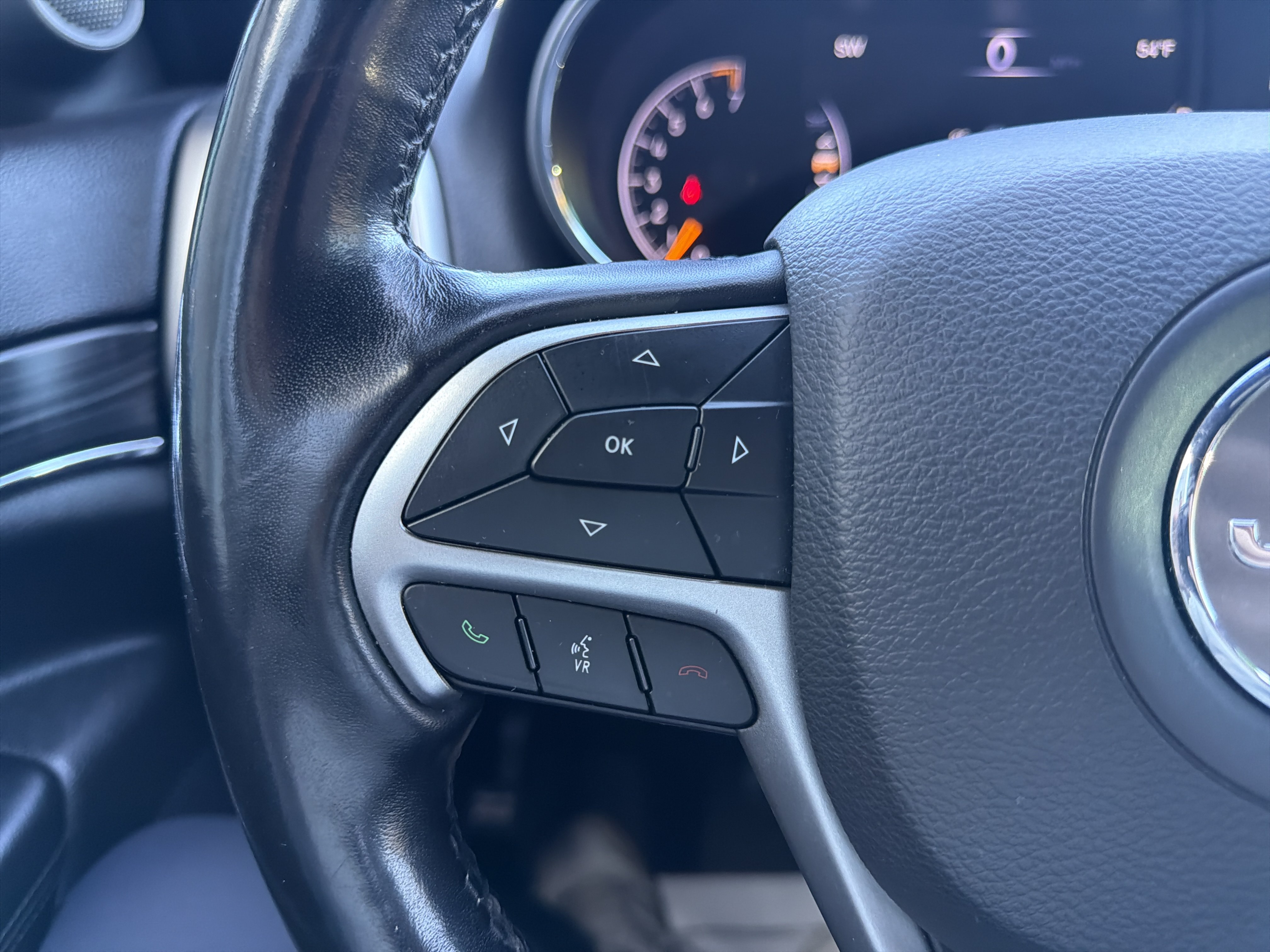 Used 2020 Jeep Grand Cherokee Limited AWD/4WD image 18