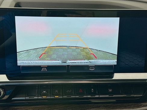 Used 2024 GMC Sierra 1500 Elevation image 13