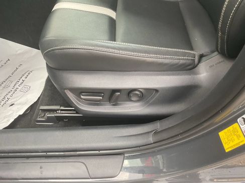 Used 2025 Toyota Camry SE FWD image 9