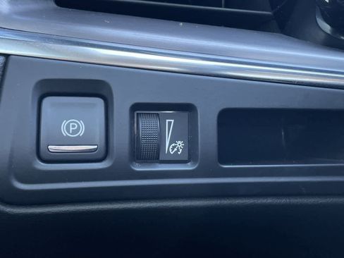 Used 2019 Cadillac XT5 Premium Luxury w/ LPO, Black Ice Package image 31