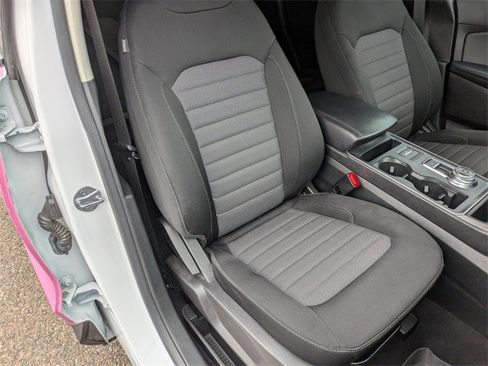 Used 2022 Ford Edge SE image 11