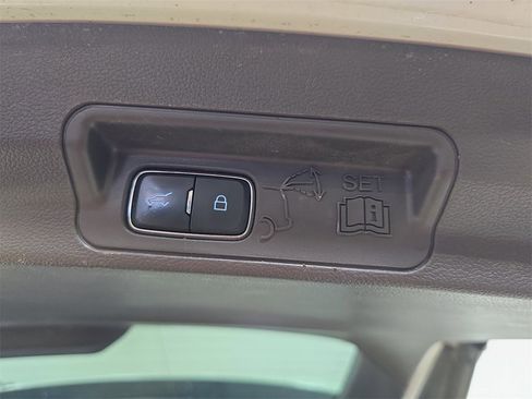 Used 2020 Ford Explorer Platinum w/ Premium Technology Package image 16