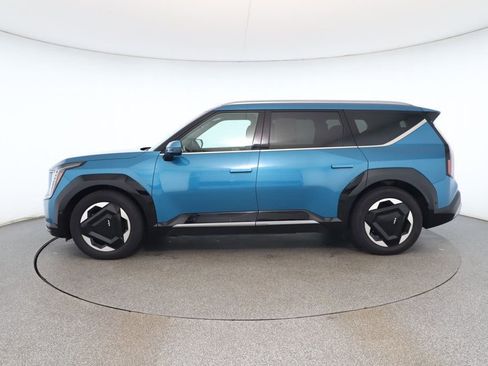 Used 2024 Kia EV9 Land image 2