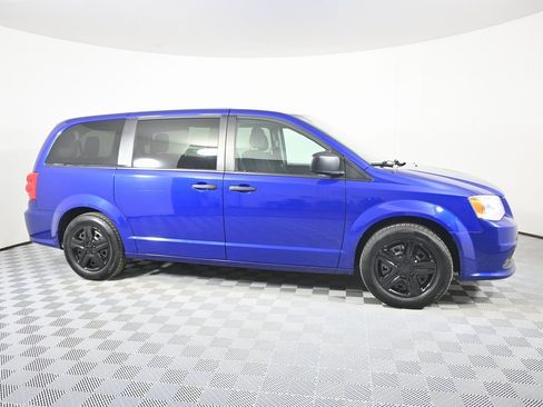 Used 2019 Dodge Grand Caravan SE w/ UConnect Hands-Free Group image 8