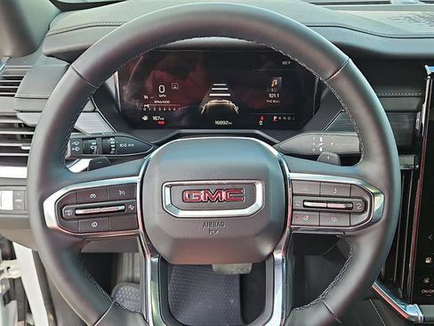 Used 2025 GMC Acadia Elevation image 16