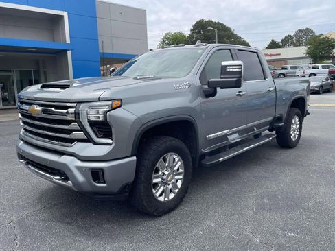 Used 2024 Chevrolet Silverado 2500 High Country w/ Technology Package AWD/4WD image 7