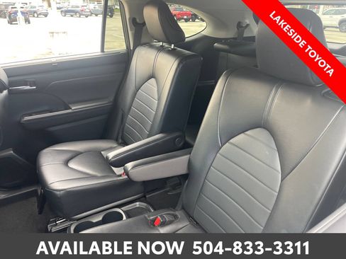 Certified 2024 Toyota Highlander XLE FWD image 23