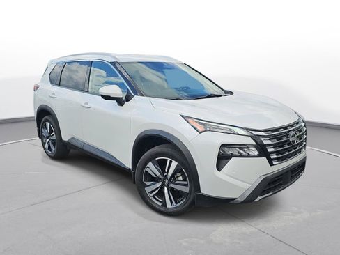 Used 2025 Nissan Rogue SL AWD/4WD image 4