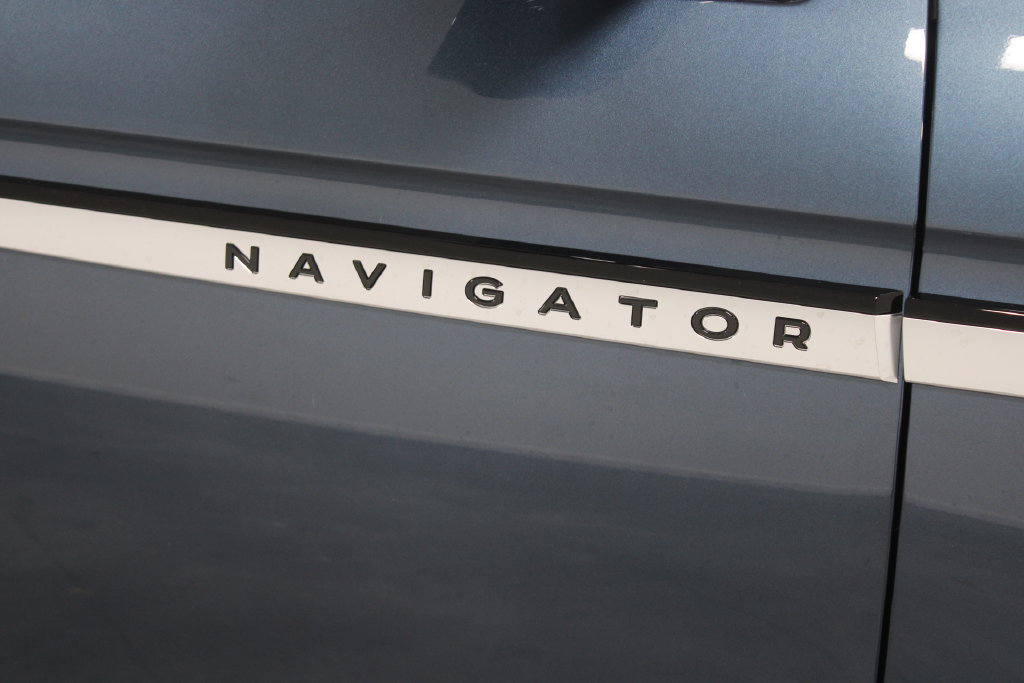 New 2027 Lincoln Navigator Premiere RWD image 11