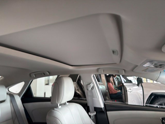 Used 2017 Toyota Avalon Limited FWD image 10
