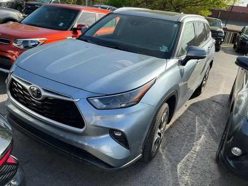 Used 2022 Toyota Highlander XLE image 22