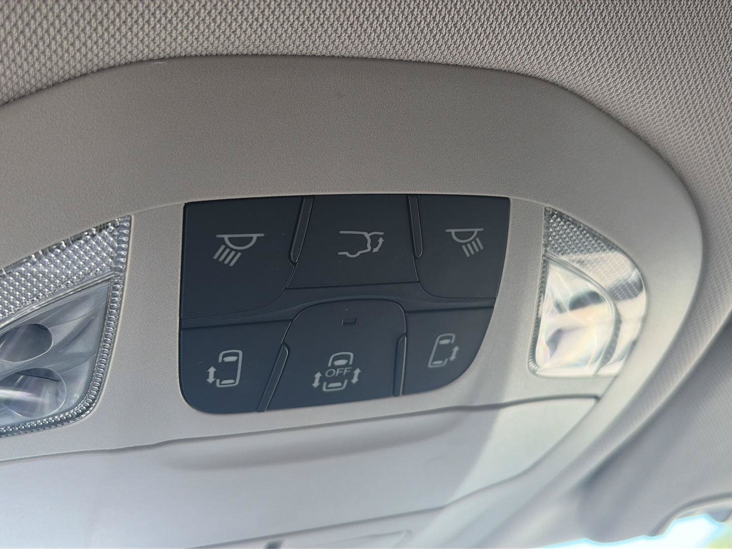 Used 2024 Chrysler Pacifica Touring-L FWD image 29
