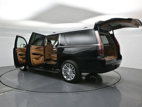 Used 2016 Cadillac Escalade ESV Platinum image 34