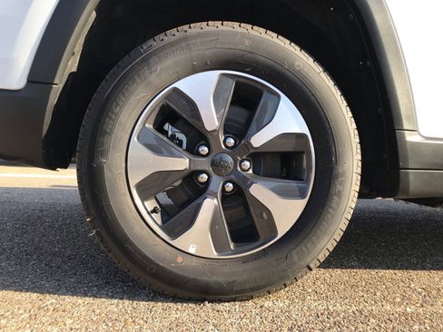 New 2025 Jeep Grand Cherokee Limited 4xe AWD/4WD image 9