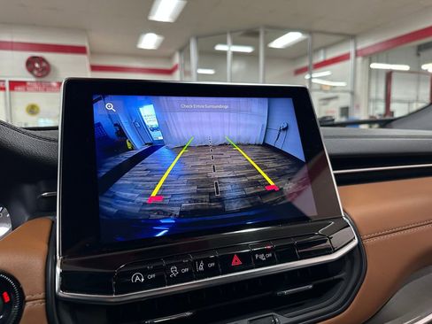 Used 2024 Jeep Compass Limited image 27