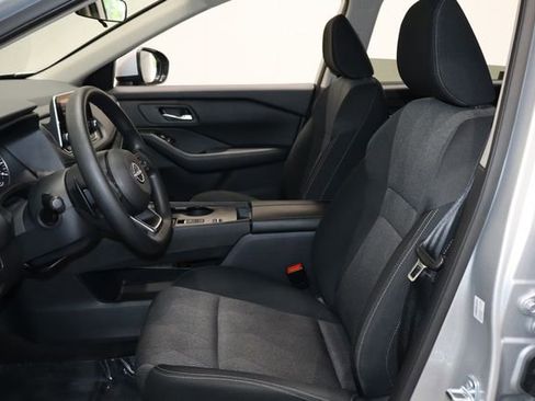 Used 2024 Nissan Rogue SV image 10