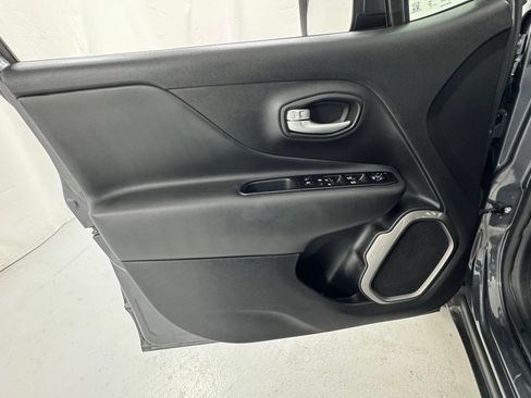 Used 2023 Jeep Renegade Latitude w/ Premium Group AWD/4WD image 18