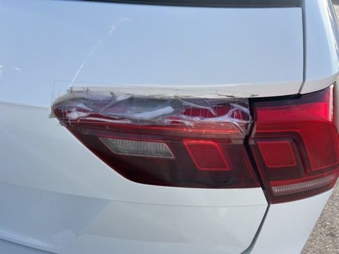 Used 2021 Volkswagen Tiguan SE FWD image 14