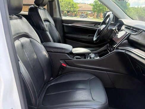 Used 2023 Jeep Grand Cherokee Limited AWD/4WD image 13