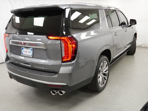 Used 2021 GMC Yukon XL Denali w/ Denali Premium Package AWD/4WD image 2