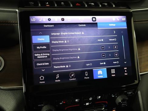 Used 2025 Jeep Grand Cherokee Summit AWD/4WD image 35