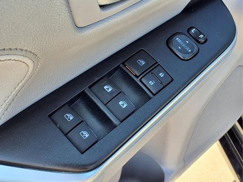 Used 2015 Toyota Camry XLE image 13