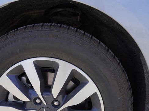 Used 2023 Chrysler Pacifica Limited image 12