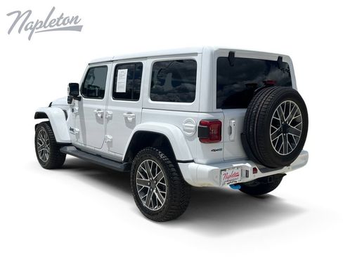 Used 2022 Jeep Wrangler Unlimited Sahara AWD/4WD image 3