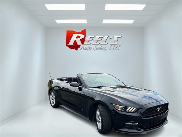 Used 2017 Ford Mustang Convertible RWD image 4
