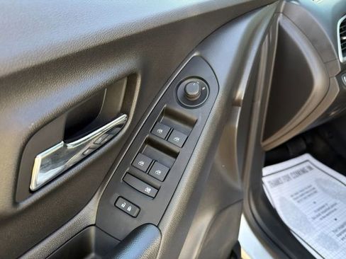 Used 2022 Chevrolet Trax LT w/ LT Convenience Package image 15