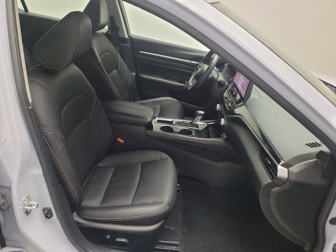 Used 2024 Nissan Altima 2.5 SR w/ SR Premium Package image 21