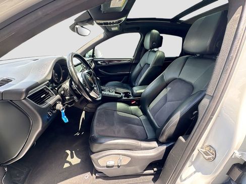 Used 2018 Porsche Macan AWD/4WD image 21