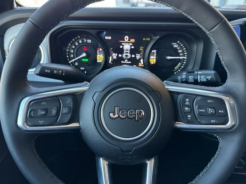 Used 2025 Jeep Wrangler Unlimited Sahara AWD/4WD image 26