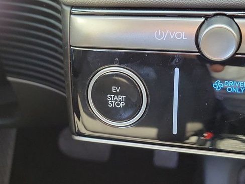 Used 2025 Hyundai Ioniq 5 SE RWD image 16