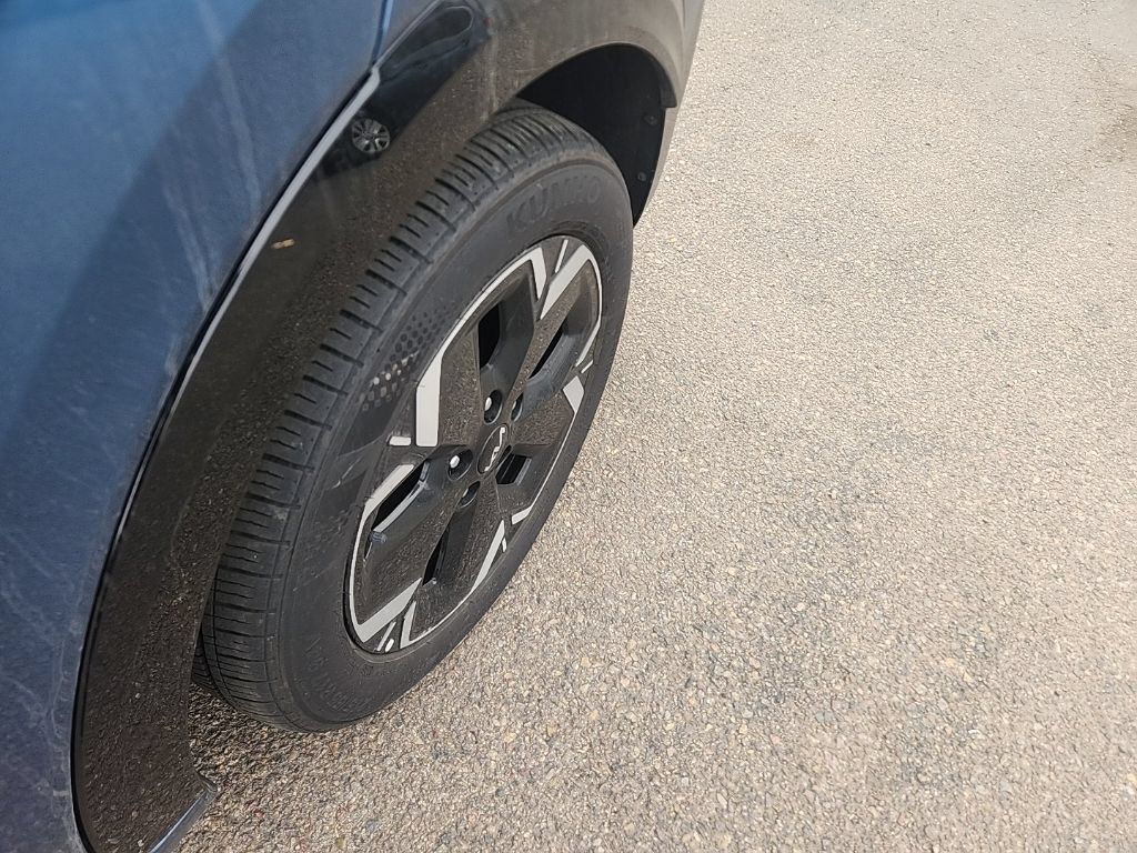 Certified 2024 Kia Niro Wind FWD image 9