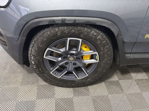 Used 2022 Rivian R1T Adventure image 8