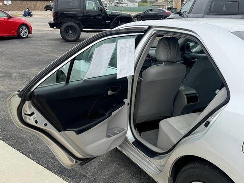 Used 2012 Toyota Camry LE image 16