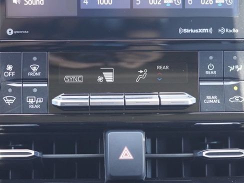 Used 2020 Toyota Highlander XLE FWD image 30