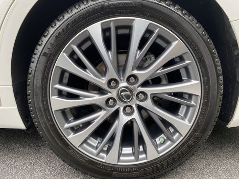 Used 2020 Lexus ES 300h w/ Premium Package FWD image 40