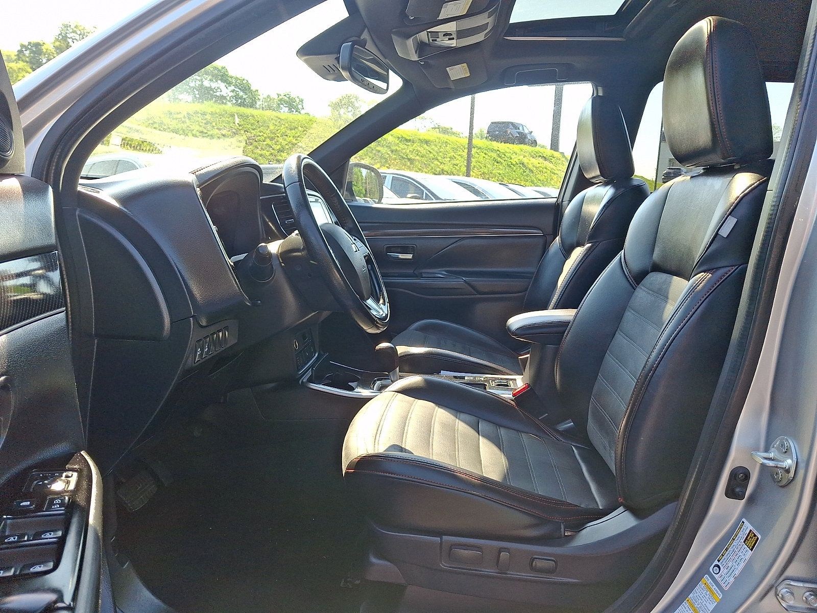 Used 2020 Mitsubishi Outlander LE FWD image 13