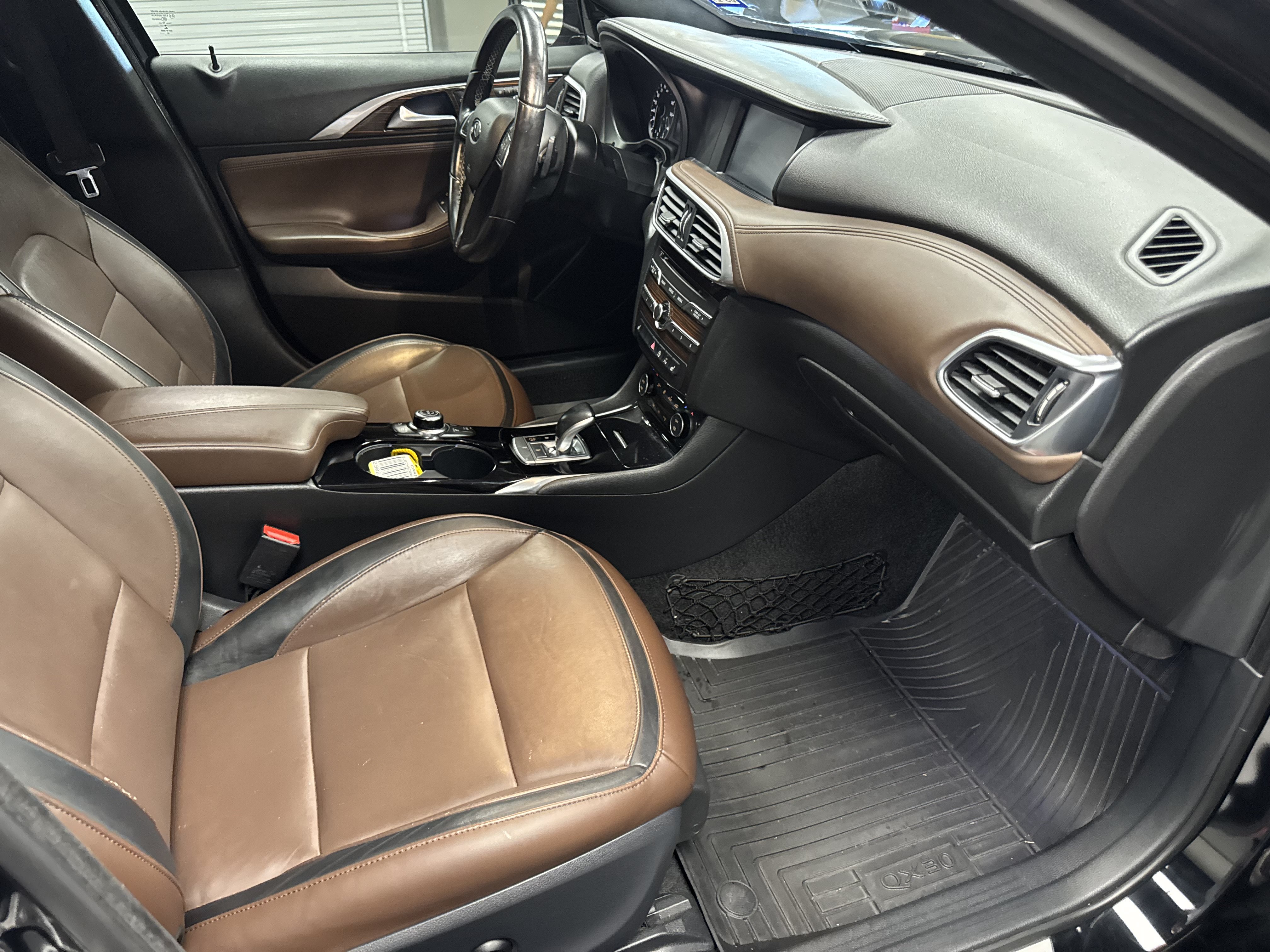 Used 2017 INFINITI QX30 Premium w/ Technology Package AWD/4WD image 12
