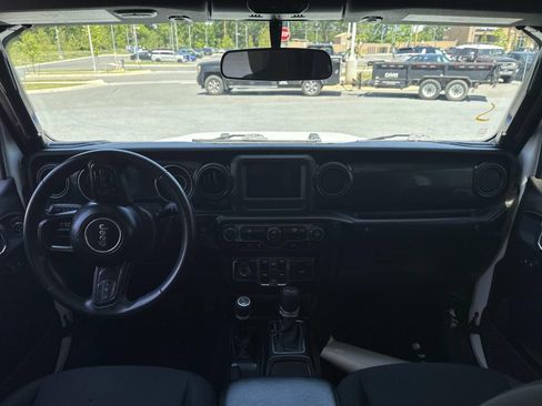 Used 2022 Jeep Gladiator Sport AWD/4WD image 3