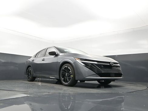 New 2026 Nissan Sentra SR w/ SR Premium Package FWD image 27