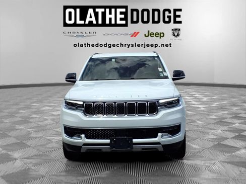 Certified 2024 Jeep Wagoneer L Series II w/ Flexible Seating Group AWD/4WD image 33