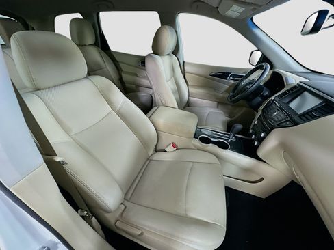 Used 2017 Nissan Pathfinder SV FWD image 29