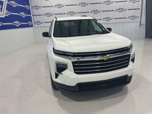 Used 2026 Chevrolet Traverse LT AWD/4WD image 9