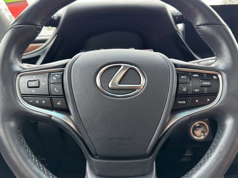 Used 2025 Lexus ES 300h w/ Premium Package image 24