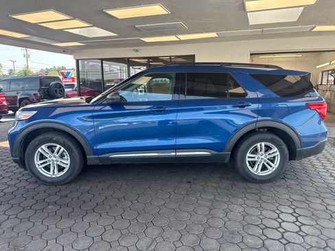 Used 2022 Ford Explorer XLT w/ Equipment Group 202A AWD/4WD image 9